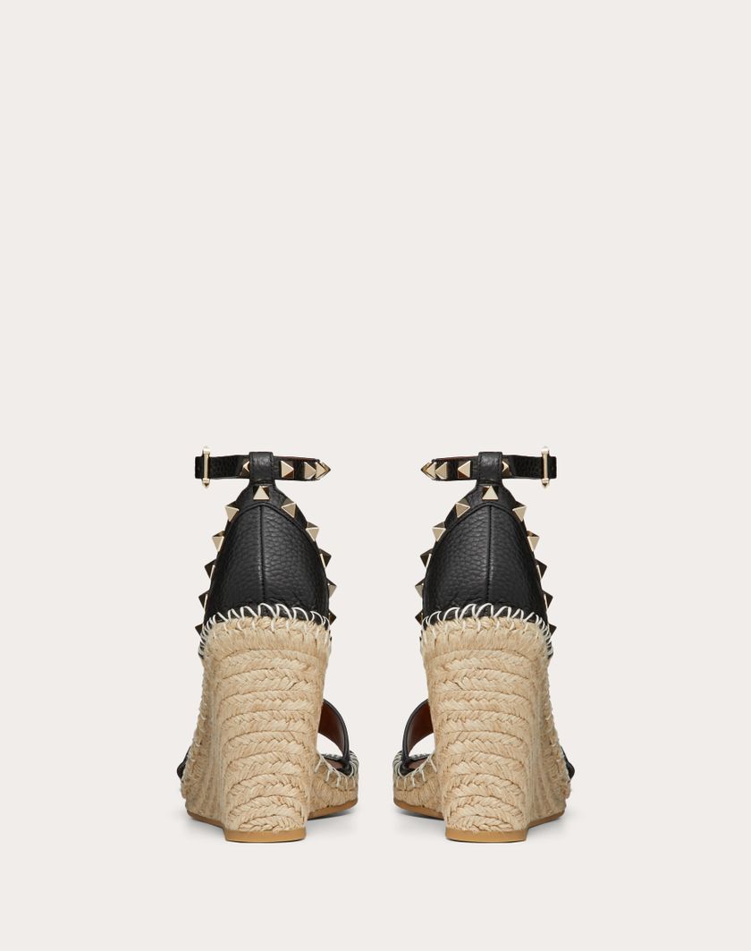 DOUBLE ROCKSTUD GRAINY CALFSKIN WEDGE SANDAL 105 MM - Image 5